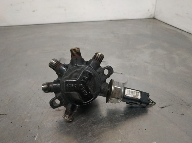 Rozdzielacz paliwa 8200057345 RENAULT