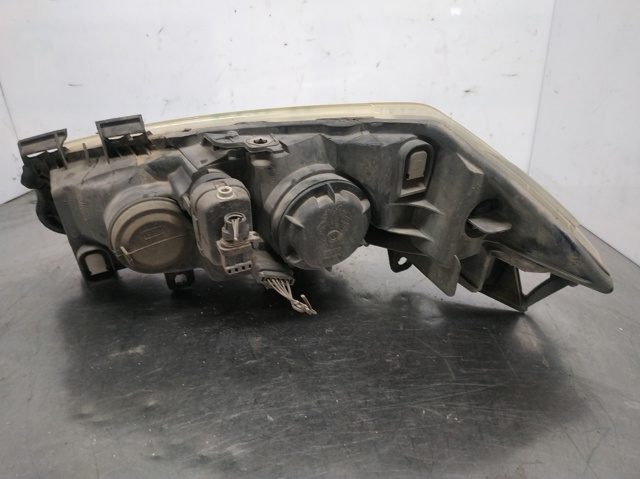 Reflektor prawy 8200073221J RENAULT