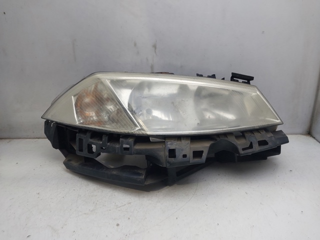 Reflektor prawy 8200073221J RENAULT