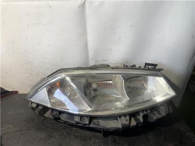 Reflektor prawy 8200073221J RENAULT