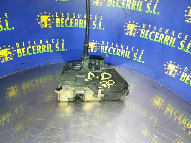 Zamek drzwi przednich prawych 8200086018 RENAULT