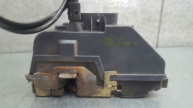 Zamek drzwi przednich prawych 8200086018 RENAULT