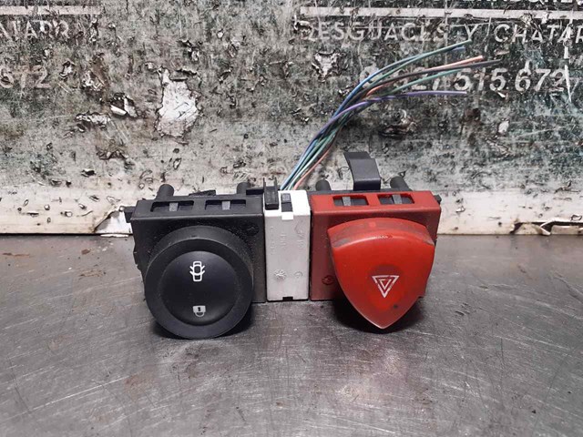 Przycisk włączania światła awaryjnego 8200095493 RENAULT