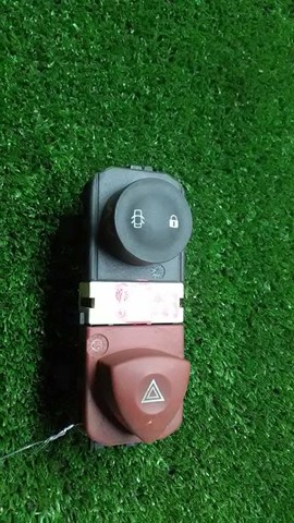 Przycisk włączania światła awaryjnego 8200095493 RENAULT