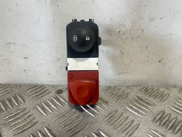 Przycisk włączania światła awaryjnego 8200095493 RENAULT