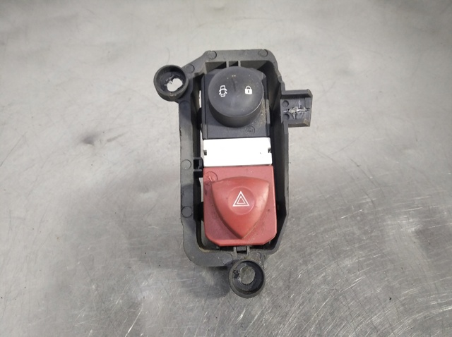 Przycisk włączania światła awaryjnego 8200095493 RENAULT