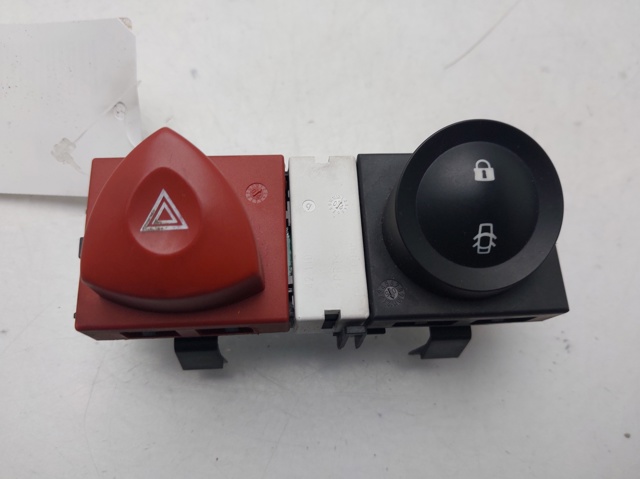 Przycisk włączania światła awaryjnego 8200095493 RENAULT