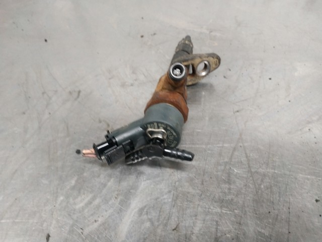 Wtryskiwacz paliwa 8200100272 RENAULT