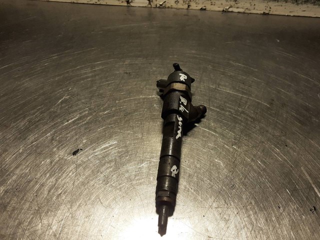 Wtryskiwacz paliwa 8200100272 RENAULT