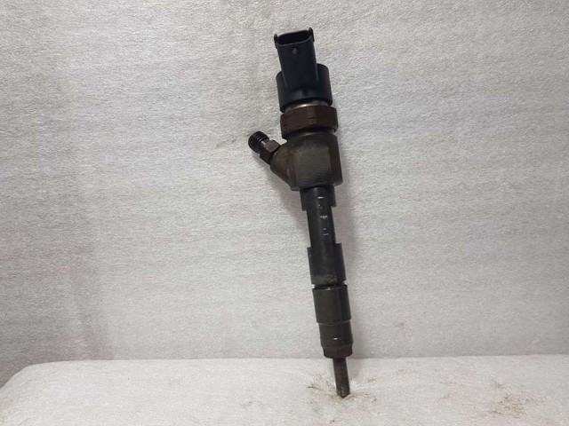 Wtryskiwacz paliwa 8200100272 RENAULT