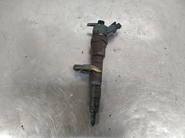 Wtryskiwacz paliwa 8200100272 RENAULT