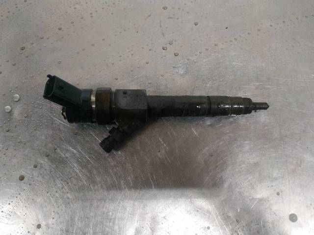 Wtryskiwacz paliwa 8200100272 RENAULT