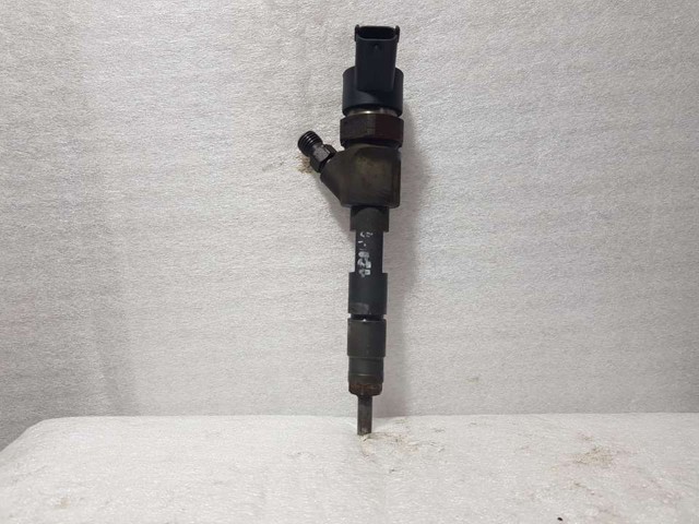 Wtryskiwacz paliwa 8200100272 RENAULT