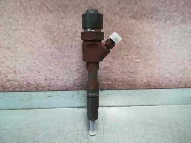 Wtryskiwacz paliwa 8200100272 RENAULT