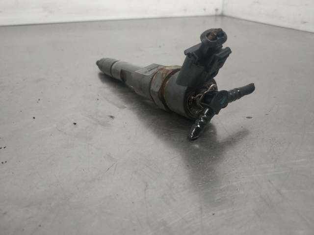 Wtryskiwacz paliwa 8200100272 RENAULT