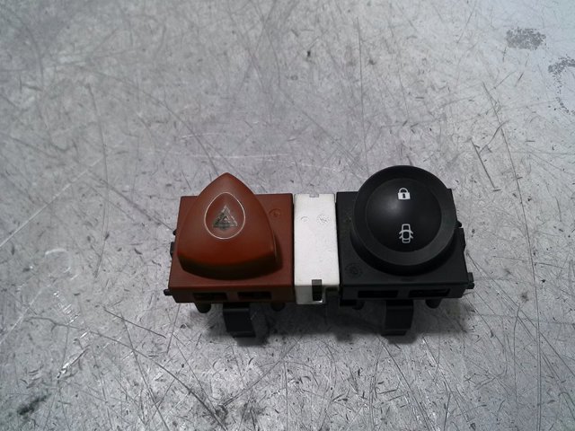 Przycisk włączania światła awaryjnego 8200107808 RENAULT