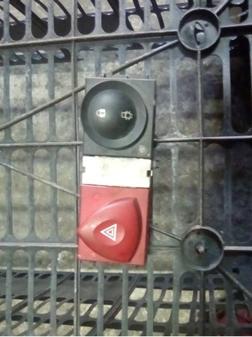 Przycisk włączania światła awaryjnego 8200107808 RENAULT