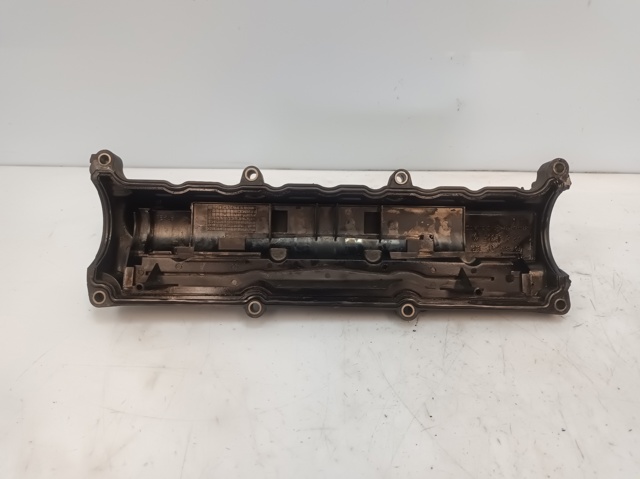 Pokrywa zaworowa 8200117386 RENAULT