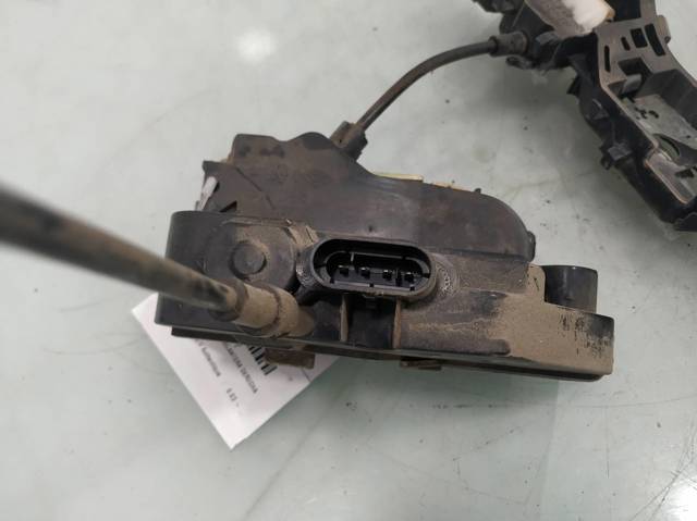 Zamek drzwi przednich prawych 8200119121 RENAULT