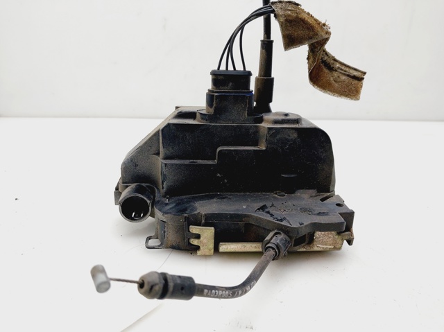 Zamek drzwi przednich prawych 8200119121 RENAULT
