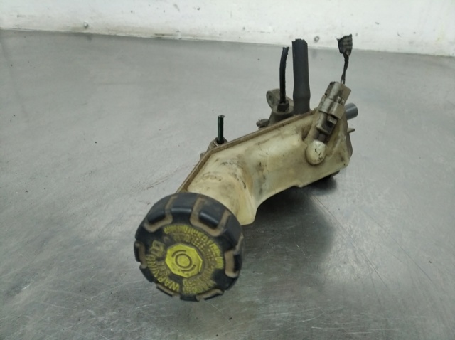 Zbiorniczek głównego cylindra hamulcowego (płynu hamulcowego) 8200129956 RENAULT
