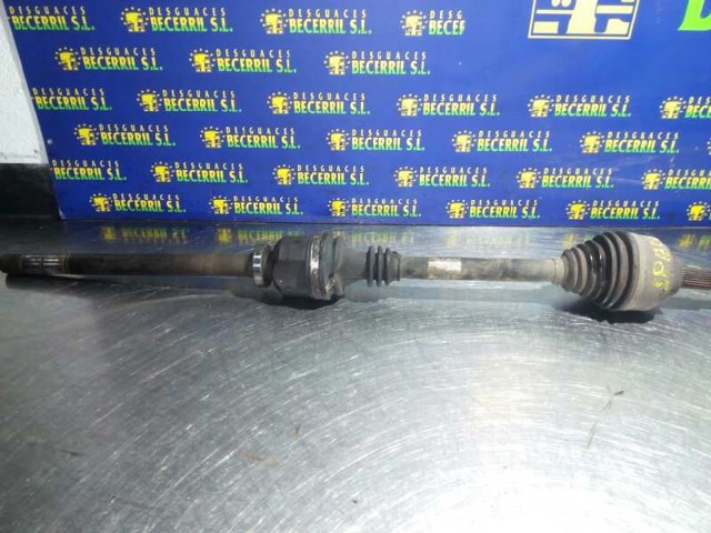 Półoś napędowa przednia prawa 8200133289 RENAULT