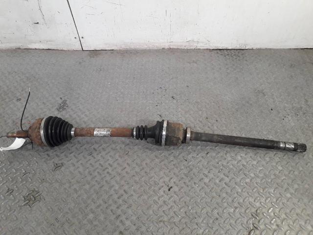 Półoś napędowa przednia prawa 8200133289 RENAULT
