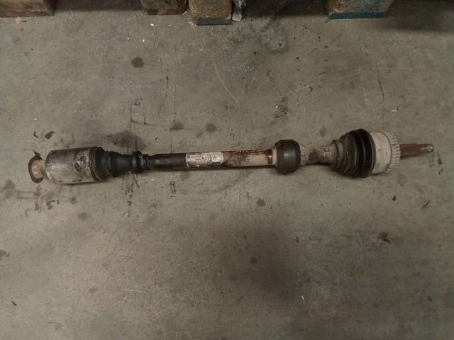 Półoś napędowa przednia prawa 8200137917 RENAULT