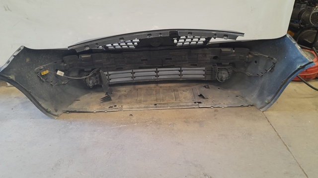 Zderzak przedni 8200139528 RENAULT
