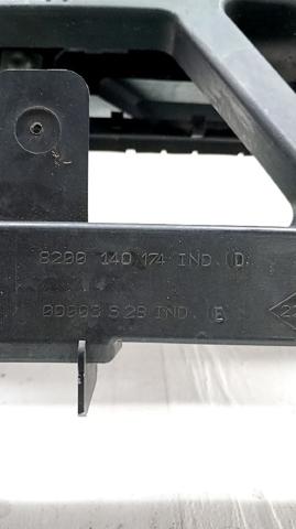 Osłona chłodnicy kompletna (panel mocowania reflektorów) 8200140174 RENAULT