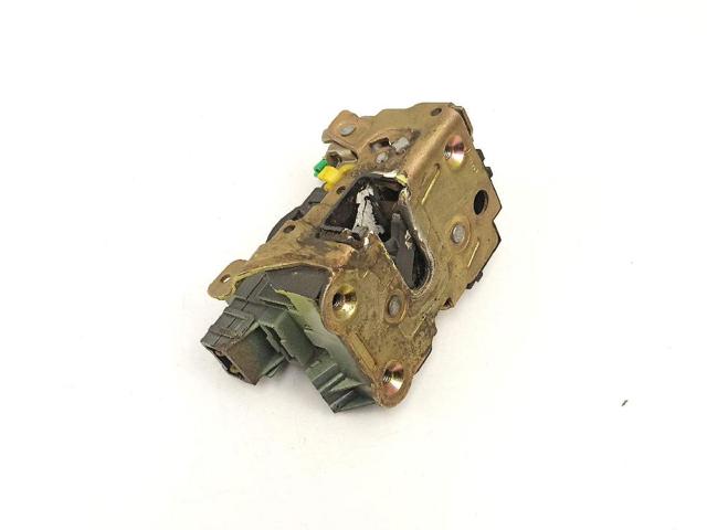 Zamek drzwi przednich prawych 8200147150 RENAULT