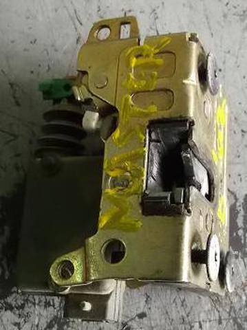 Zamek drzwi przednich prawych 8200147150 RENAULT