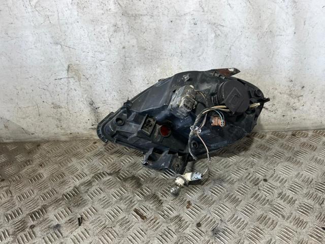 Reflektor prawy 8200150617 RENAULT