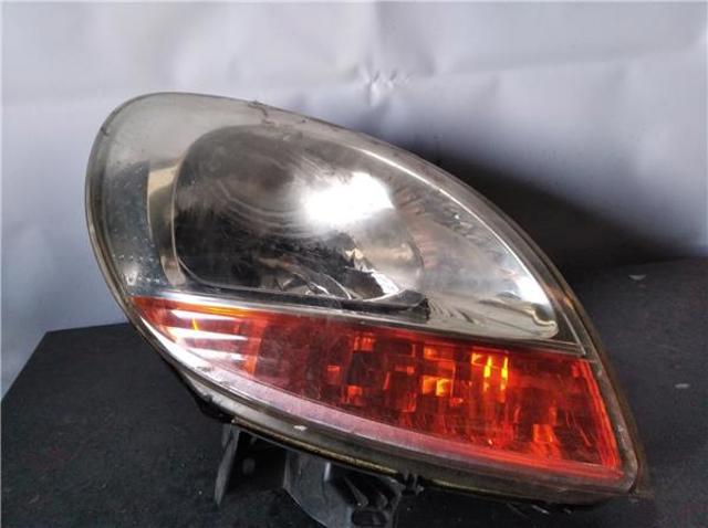 Reflektor prawy 8200150617 RENAULT