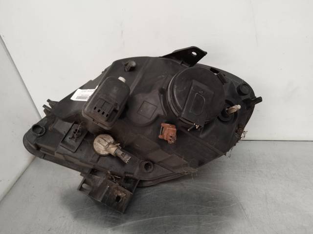 Reflektor prawy 8200150617 RENAULT