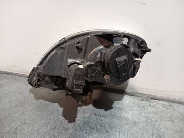Reflektor prawy 8200150617 RENAULT