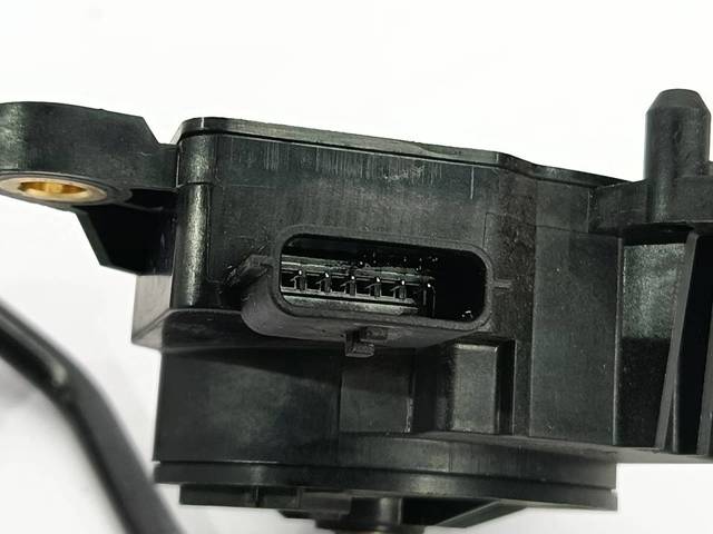 Pedał przyspieszenia (gazu) 8200153268 RENAULT