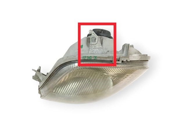 Reflektor lewy 8200163516 RENAULT