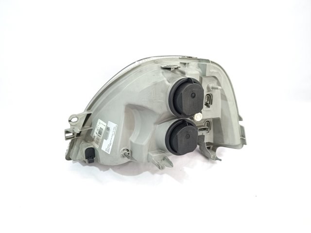 Reflektor prawy 8200163518 NISSAN