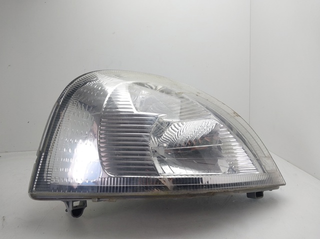 Reflektor prawy 8200163518 NISSAN