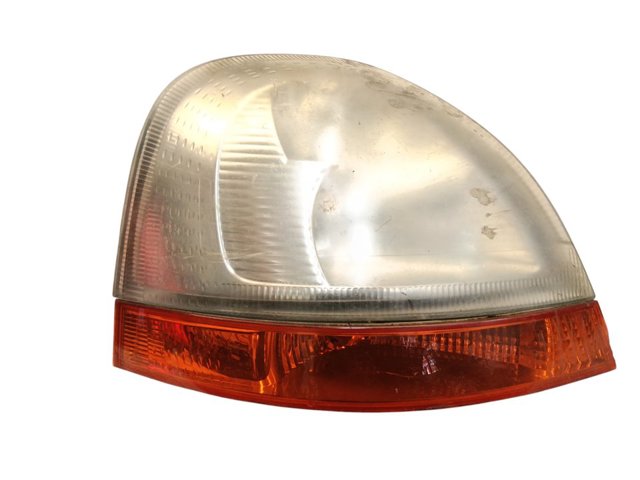 Reflektor prawy 8200163518 RENAULT