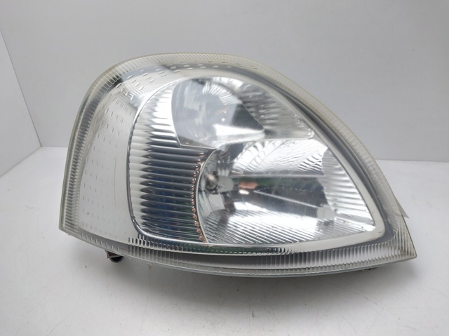 Reflektor prawy 8200163518 RENAULT