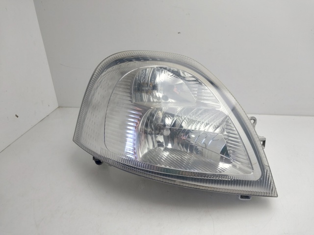 Reflektor prawy 8200163518 RENAULT