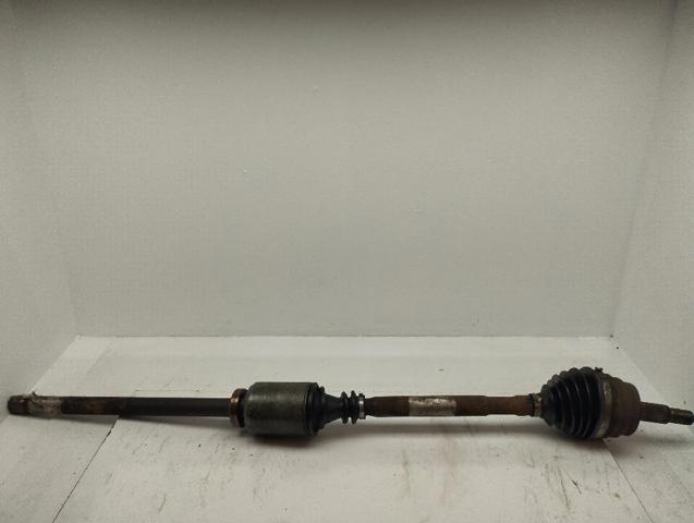 Półoś napędowa przednia prawa 8200169289 NISSAN