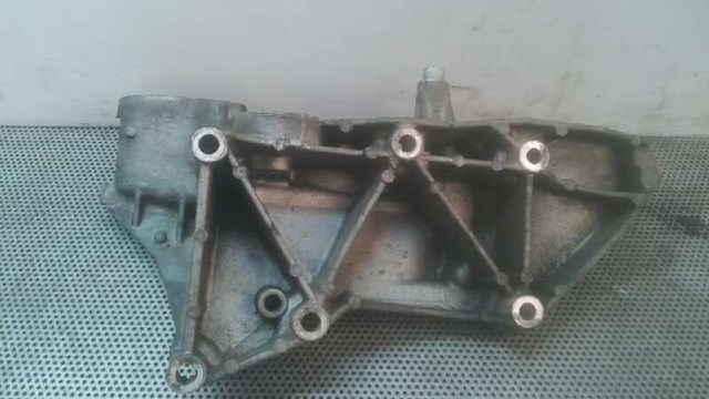 Wspornik alternatora Renault Trafic 2 FL