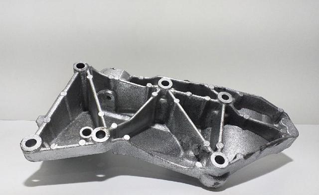 Wspornik alternatora Renault Trafic 2 FL