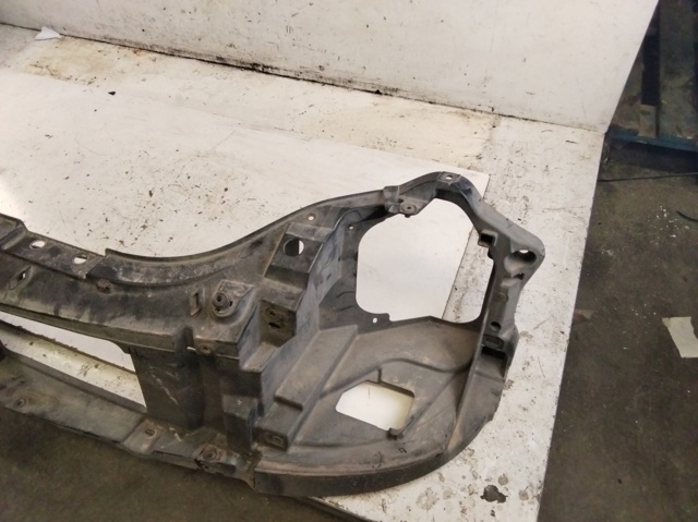 Osłona chłodnicy kompletna (panel mocowania reflektorów) 8200187234 NISSAN