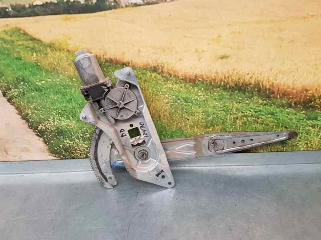 Mechanizm podnoszenia szyby drzwi przednich prawych 8200188551 RENAULT