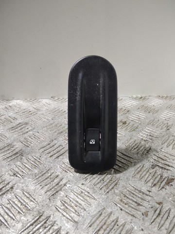 Panel (nakładka) modułu sterowania podnośnikiem szyby przedni prawy 8200206603 NISSAN