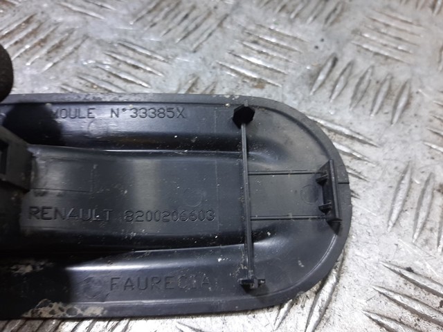 Panel (nakładka) modułu sterowania podnośnikiem szyby przedni prawy 8200206603 NISSAN